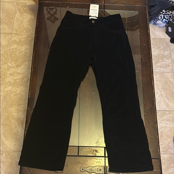 Brand new Black velvet high waisted Wide-Leg Zara jeans! 🖤 - Picture 1 of 7